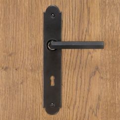 klamka do drzwi z szyldem na kluczyk czarna