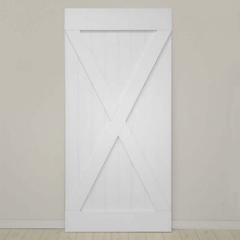 Białe sosnowe drzwi przesuwne