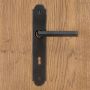 klamka do drzwi z szyldem na kluczyk czarna