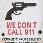 metalowa tabliczka z napisem we dont call 911