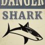 metalowe tabliczki z napisem danger shark zone