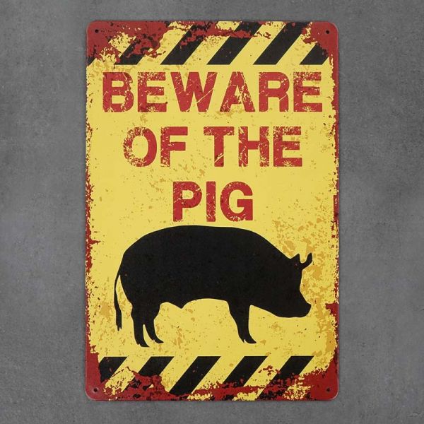 Tabliczka dekoracyjna metalowa BEWARE OF THE PIG