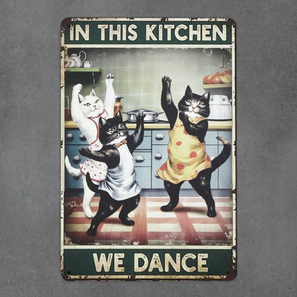 Tabliczka dekoracyjna metalowa IN THIS KITCHEN WE DANCE